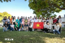 Vietnamese students pose for a group photo at the graduation ceremony on August 29. (Photo: VNA)