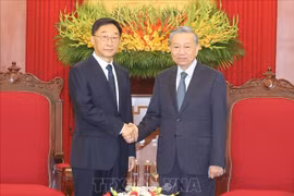 General Secretary of the CPV Central Committee and President To Lam (right) receives Liu Ning, member of the CPC Central Committee and Secretary of the CPC Committee of China’s Guangxi Zhuang Autonomous Region, in Hanoi on August 28. (Photo: VNA)