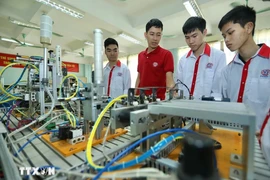 An industrial electronics class at the Hanoi College of High Technology (Photo: VNA)