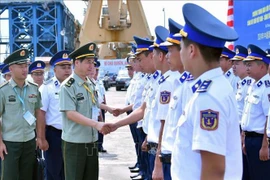 Delegations of the Vietnam Coast Guard and the China Coast Guard take part in an exchange on the VCG’s Vessel 8004 in Hai Phong city on August 28. (Photo: VNA)