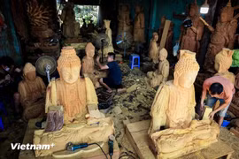 Son Dong sculptors instill soul into wooden statues