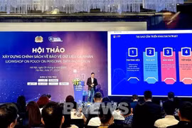 A representative of Vietnam Data Security Joint Stock Company presents the DataTrust platform on June 5. (Photo: VNA)