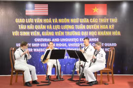 The 7th Fleet Band perform at a cultural and linguistic exchange at the University of Khanh Hoa on July 10. (Photo: baokhanhhoa.vn)