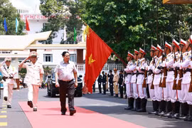 PM Pham Minh Chinh visits the Department of Public Security of Dak Lak province on August 18. (Photo: VNA)