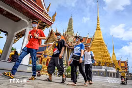 Visitors to the Royal Palace in Bangkok, Thailand. (Photo: AFP/VNA)