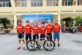 Vietnamese cycling team at the Tour of Poyang Lake. (Photo: Vietnam Cycling and Motor Sport Federation)