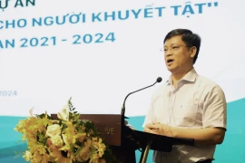 Permanent Vice Chairman of the Thua Thien-Hue People's Committee Nguyen Thanh Binh speaks at the review conference on August 14. (Photo: VNA)