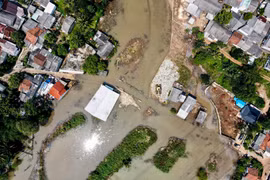 Flooding after heavy rain in Depok city of West Java province, Indonesia, on May 7, 2024. (Illustrative photo: AFP/VNA)