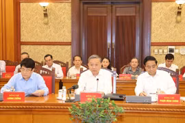 Party General Secretary and State President To Lam (centre) speaks at the meeting of the sub-committee for documents of the 14th National Party Congress on August 27. (Photo: VNA)