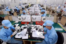 Electronic firms continue to shift investment to Vietnam 