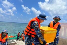 Gifts from mainland, OVs to Truong Sa 