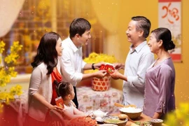 Lucky money giveaway - an exchange of best New Year wishes