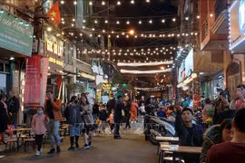 Dao Ngoc-Ngu Xa street food hub - a highlight of Hanoi's tourism 