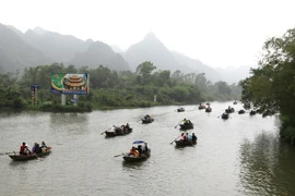 A trip to Huong Son landscape complex - the land of Buddha