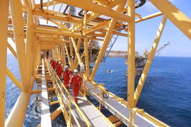 Petrovietnam’s revenue hits record in October despite falling petrol prices 