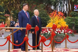 Vietnamese, Chinese Party leaders hold talks