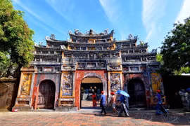 Hue preserves the past, looks toward the future