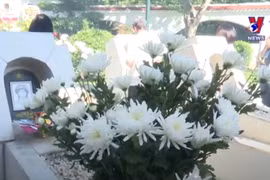 Young OVs pay tribute to heroic martyrs at Dong Loc T-junction