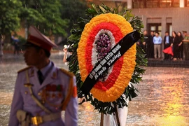People brace rain to bid farewell to President Tran Dai Quang 