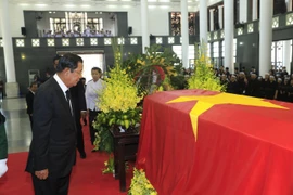 Foreign delegations pay homage to President Tran Dai Quang 