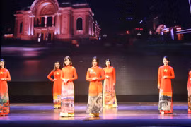 ASEAN traditional costumes introduced at cultural exchange event