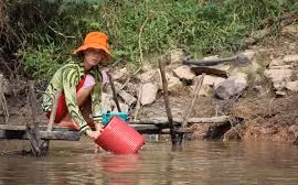 Mekong delta residents gear up to fight floods
