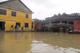 Flooding limits travel in Hoi An ancient city