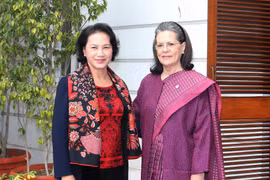 Parliament speaker meets with India’s party leaders