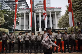 Indonesia arrests three over suicide bomb plot