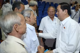 President meets armed forces voters in HCM City