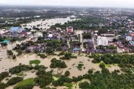 Heavy flood hits south Thailand, kills 11 people