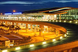 Deputy PM urges more security at HCM City airport