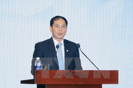 APEC 2017 chairmanship handed over to Vietnam