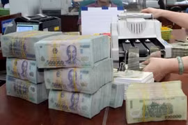 Tet bonuses for workers in HCM City