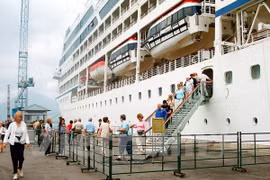 Chan May port welcomes 87,000 foreign visitors in 2016 