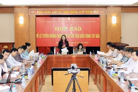 Phu Tho hosts ceremony honouring outstanding prestigious people