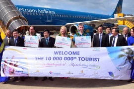 Vietnam welcomes 10 millionth foreign visitor of 2016