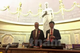 Vietnam professor becomes academician at French medicine academy