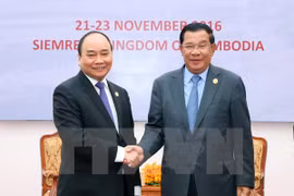 PM affirms wish to develop stronger ties with Cambodia
