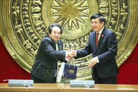 Vietnamese, Cambodian NA Secretary Generals hold talks
