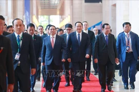 Vietnamese, Lao, Cambodian PMs discuss cooperation in working breakfast