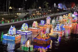 Can Tho: Lantern festival lights up Ninh Kieu night