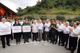 Party chief visits Huu Nghi International Border Gate