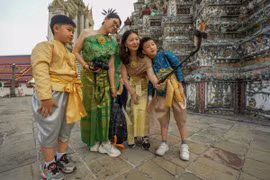 Thailand rolls out measures to seek return of tourists 