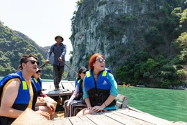 Vietnam earns almost 26 billion USD from tourists in 11 months