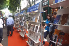 Journalists honoured with book fair in HCM City