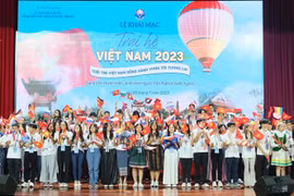 Young overseas Vietnamese visit homeland