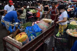 Philippines economy grows 7.6%, beating expectations 