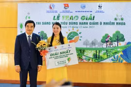 Winners of green consumption competition awarded in Vietnam