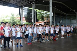 Badminton tournament held for Vietnamese people in Laos
